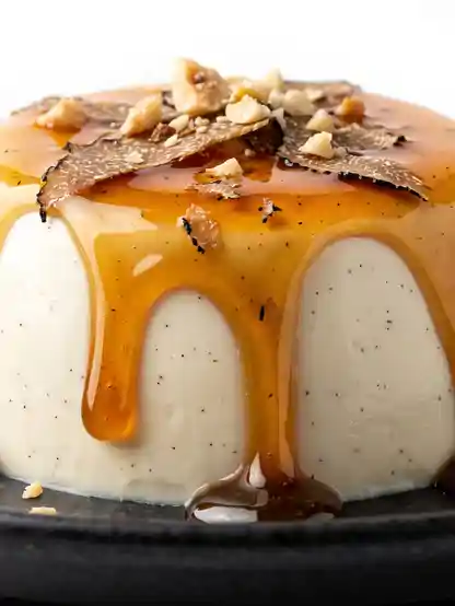 Panna Cotta alla Vaniglia Bourbon e Miele al Tartufo Nero
